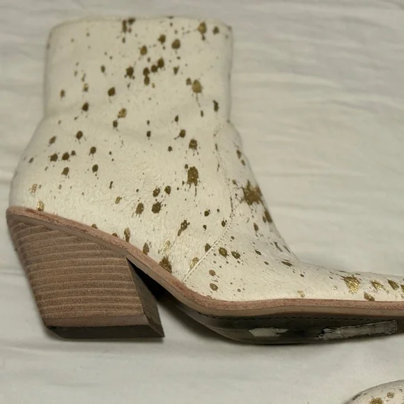 Dolce Vita White and Gold Speckled Calf Hair Ankle Boots - Picture 11 of 12